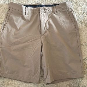 Vineyard Vines on the go short